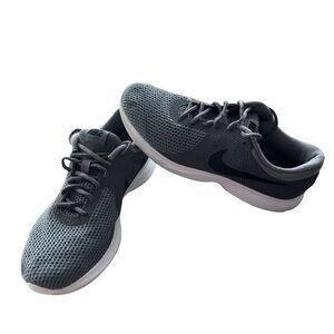 Nike Men’s Running Shoes Size 9.5 Gray Athletic Sneakers Lightweight